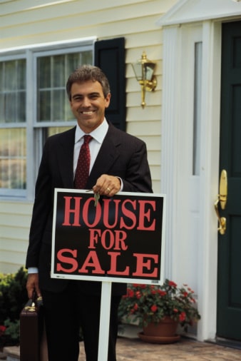 Comparison between business brokers and realtors in Canada.